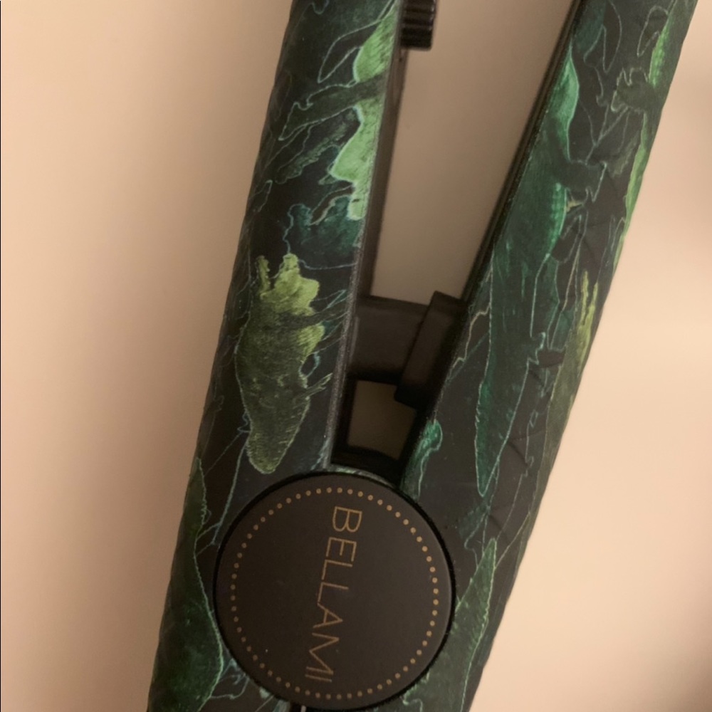 Unused bellami hair straightener